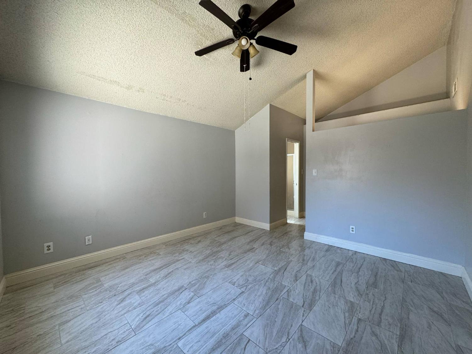 2761 N Selland, Fresno, CA 93722