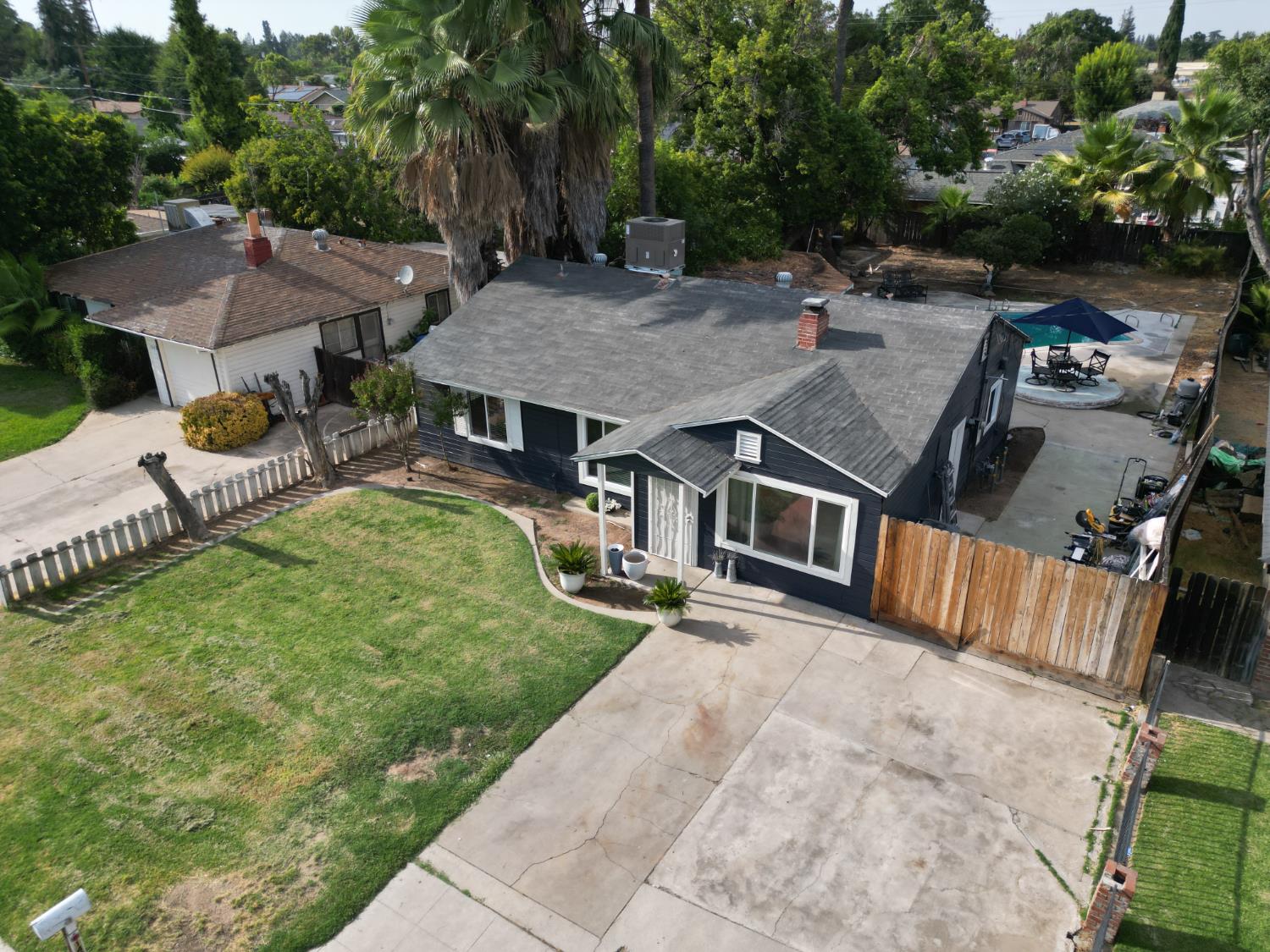 1403 E Griffith Way