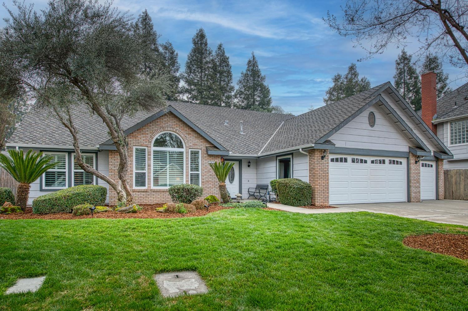 2343 E Chennault Ave