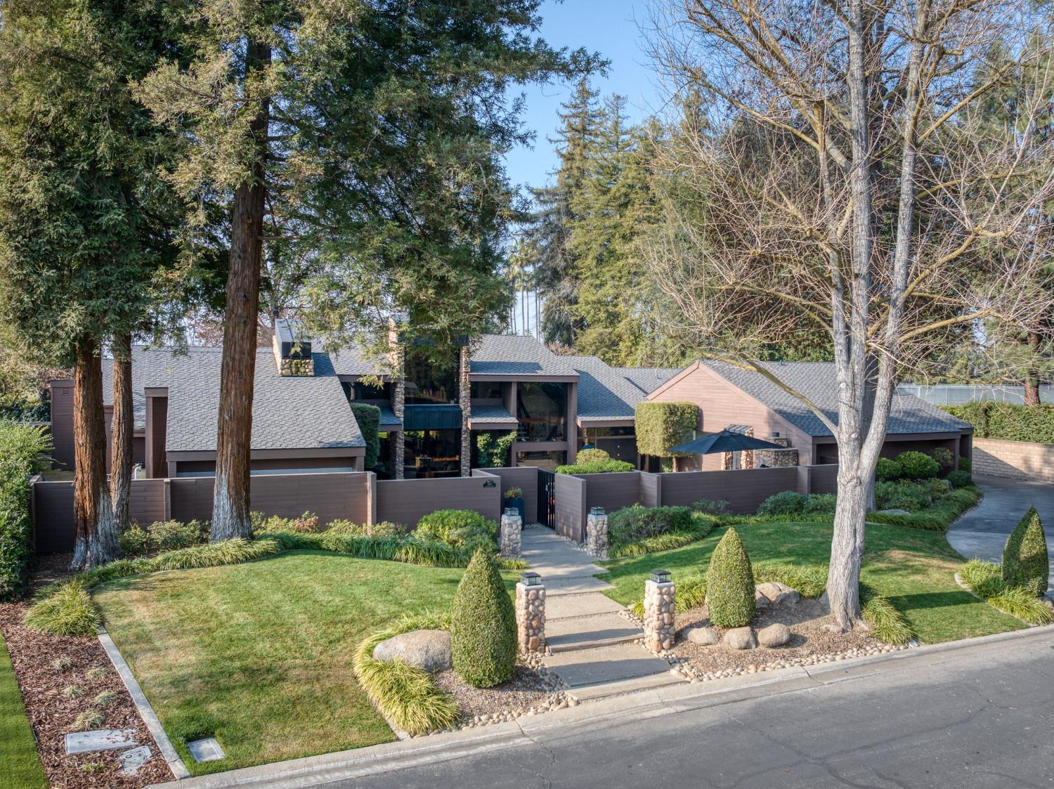 7621 N Laguna Vista Ave