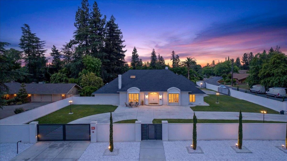 5261 N Van Ness Blvd